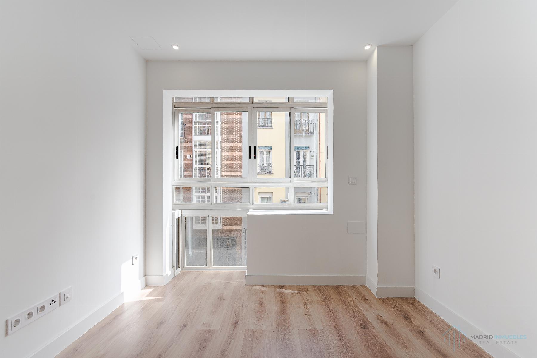 For sale of apartment in Madrid