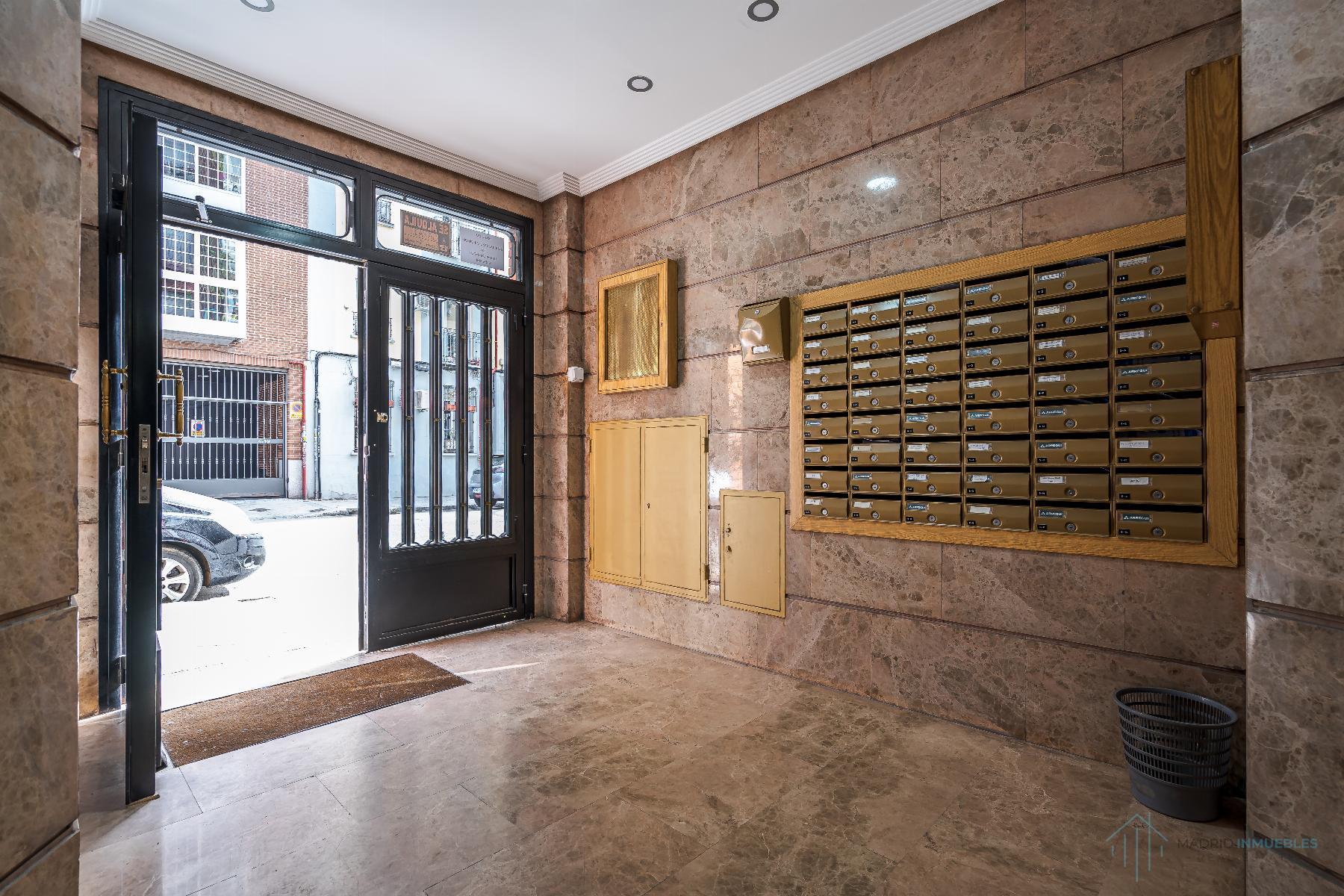 For sale of apartment in Madrid