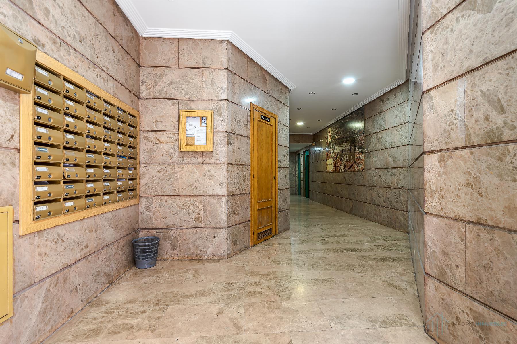 For sale of apartment in Madrid