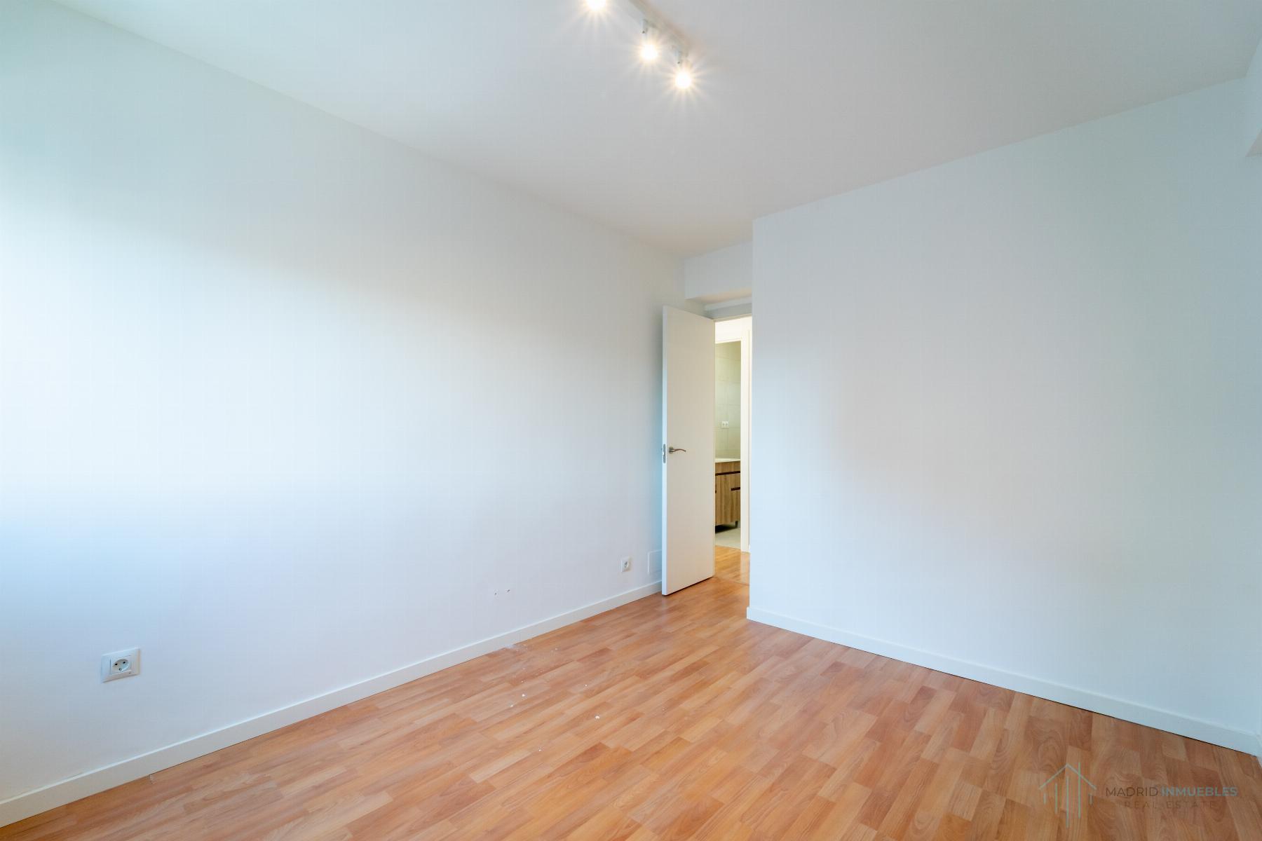 For sale of flat in Madrid