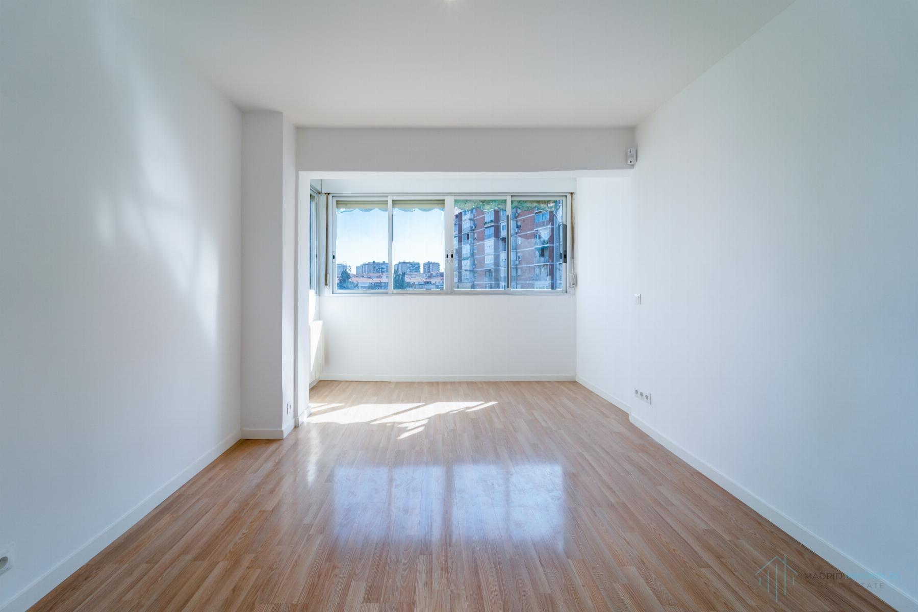 For sale of flat in Madrid