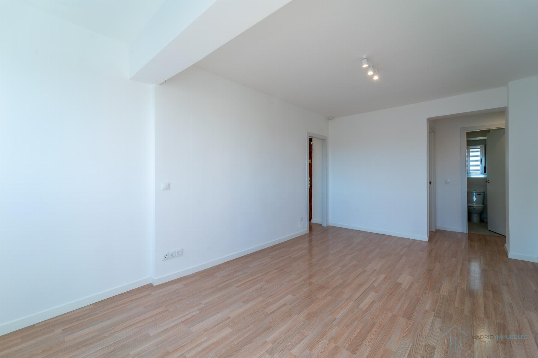 For sale of flat in Madrid