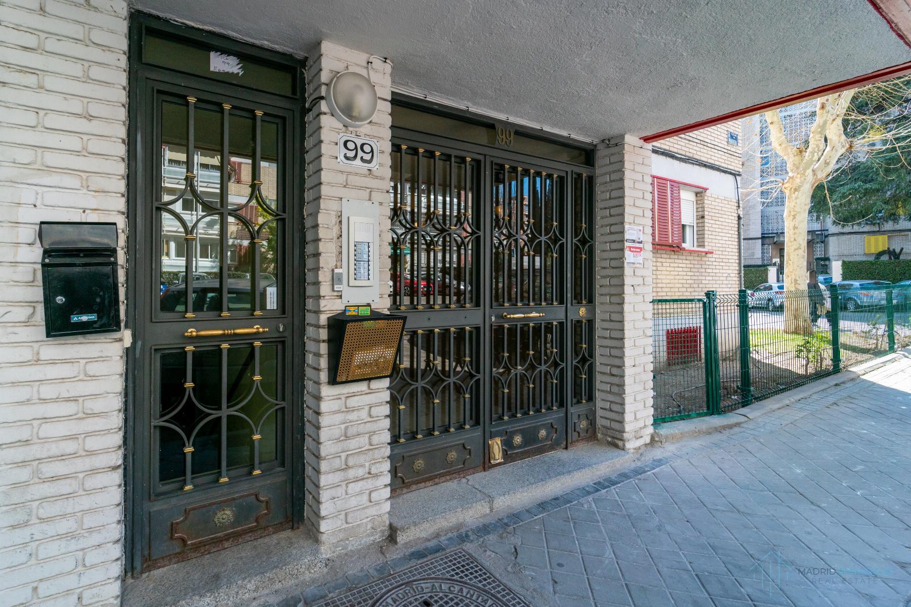 For sale of flat in Madrid