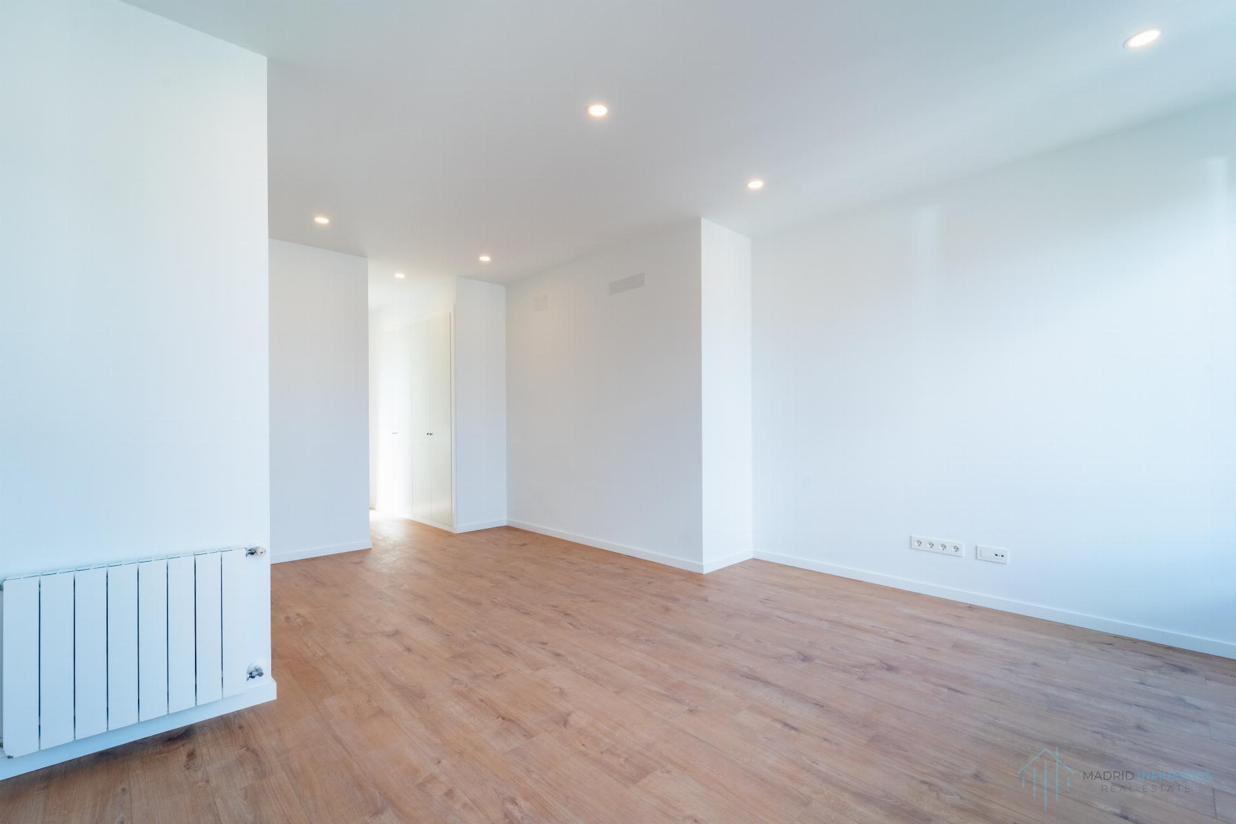 For sale of flat in Madrid
