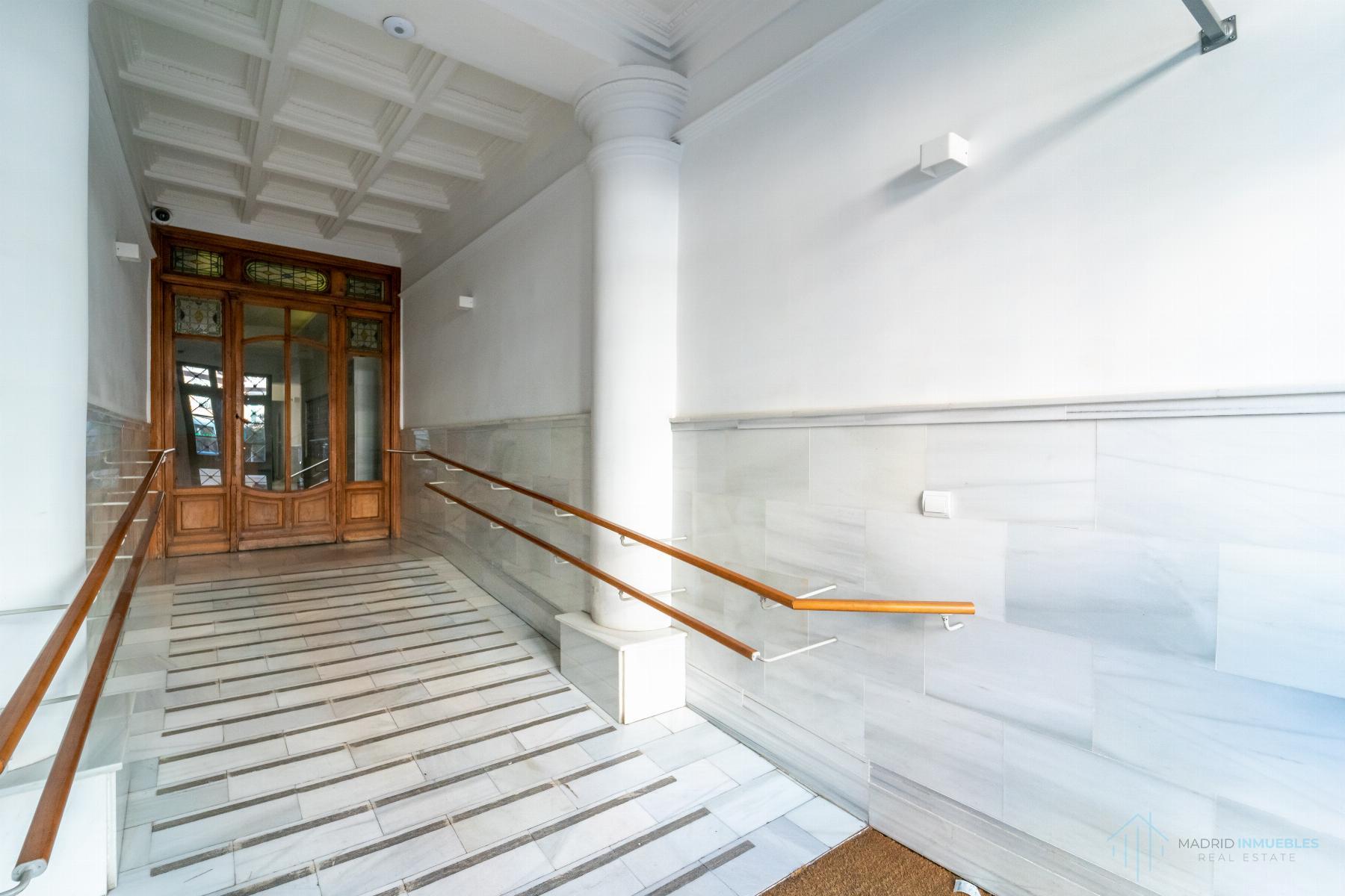 For sale of flat in Madrid