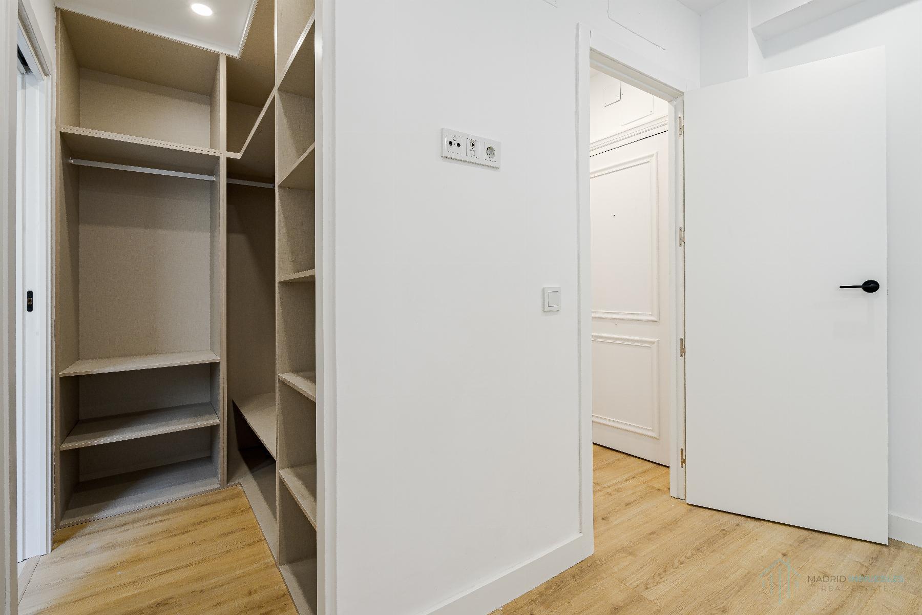 For sale of flat in Madrid