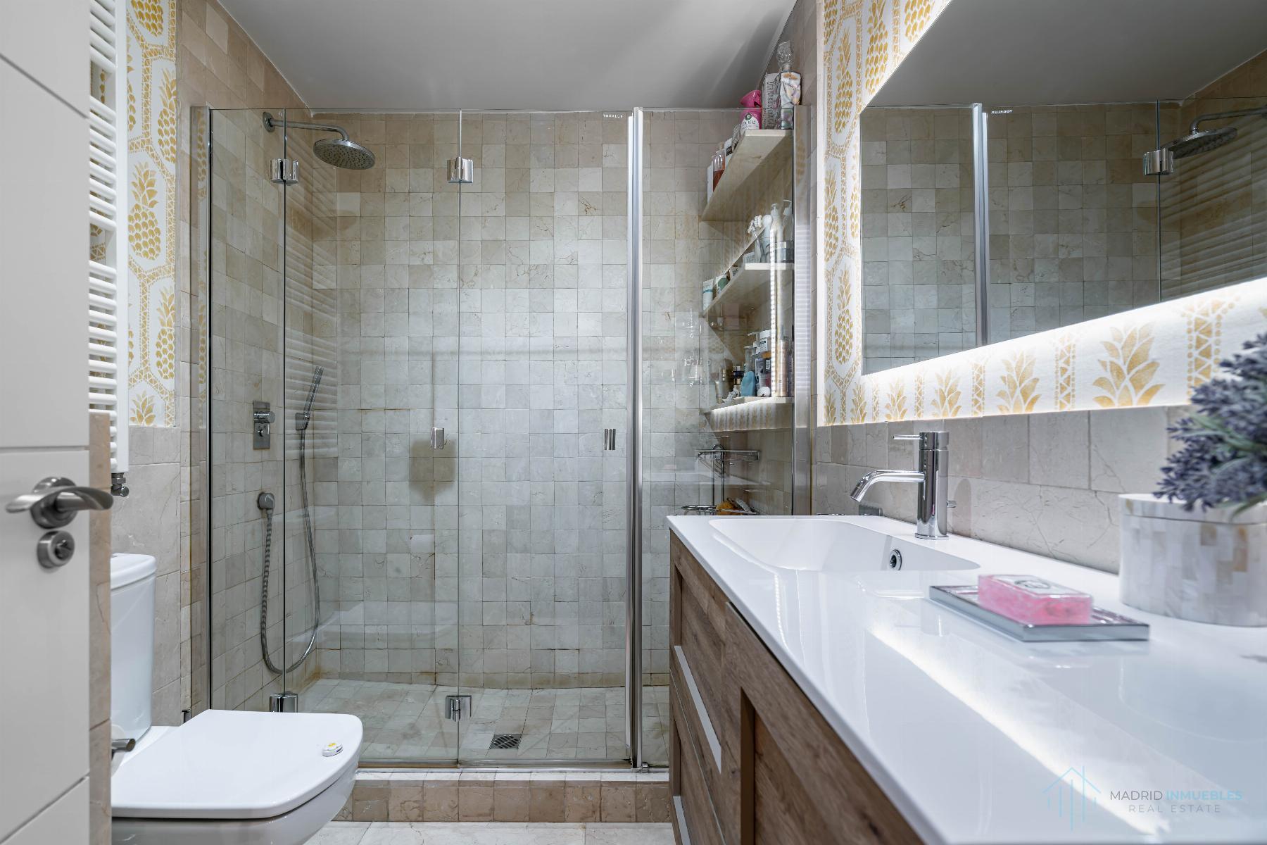 For sale of flat in Madrid