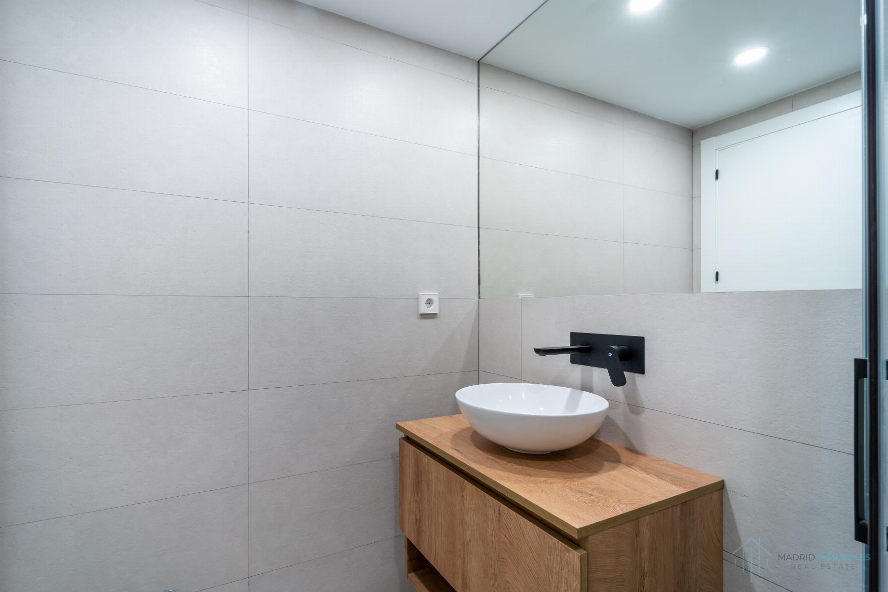 For sale of duplex in Madrid