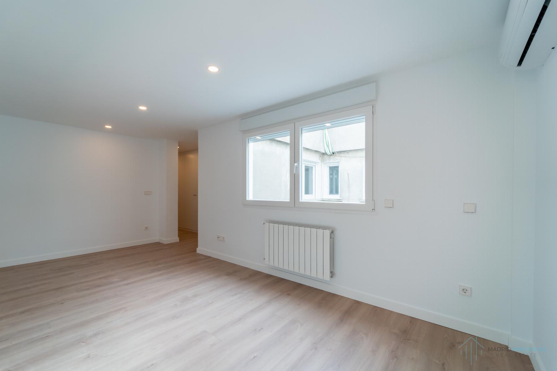 For sale of duplex in Madrid