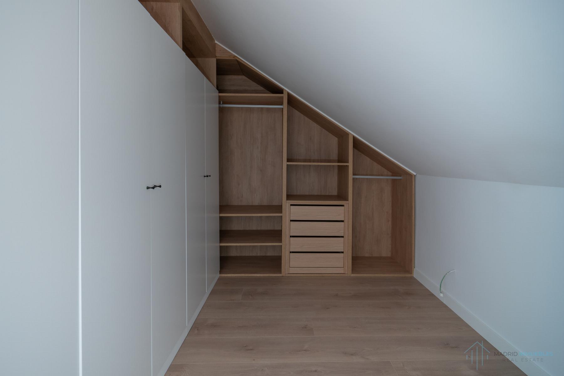 For sale of duplex in Madrid