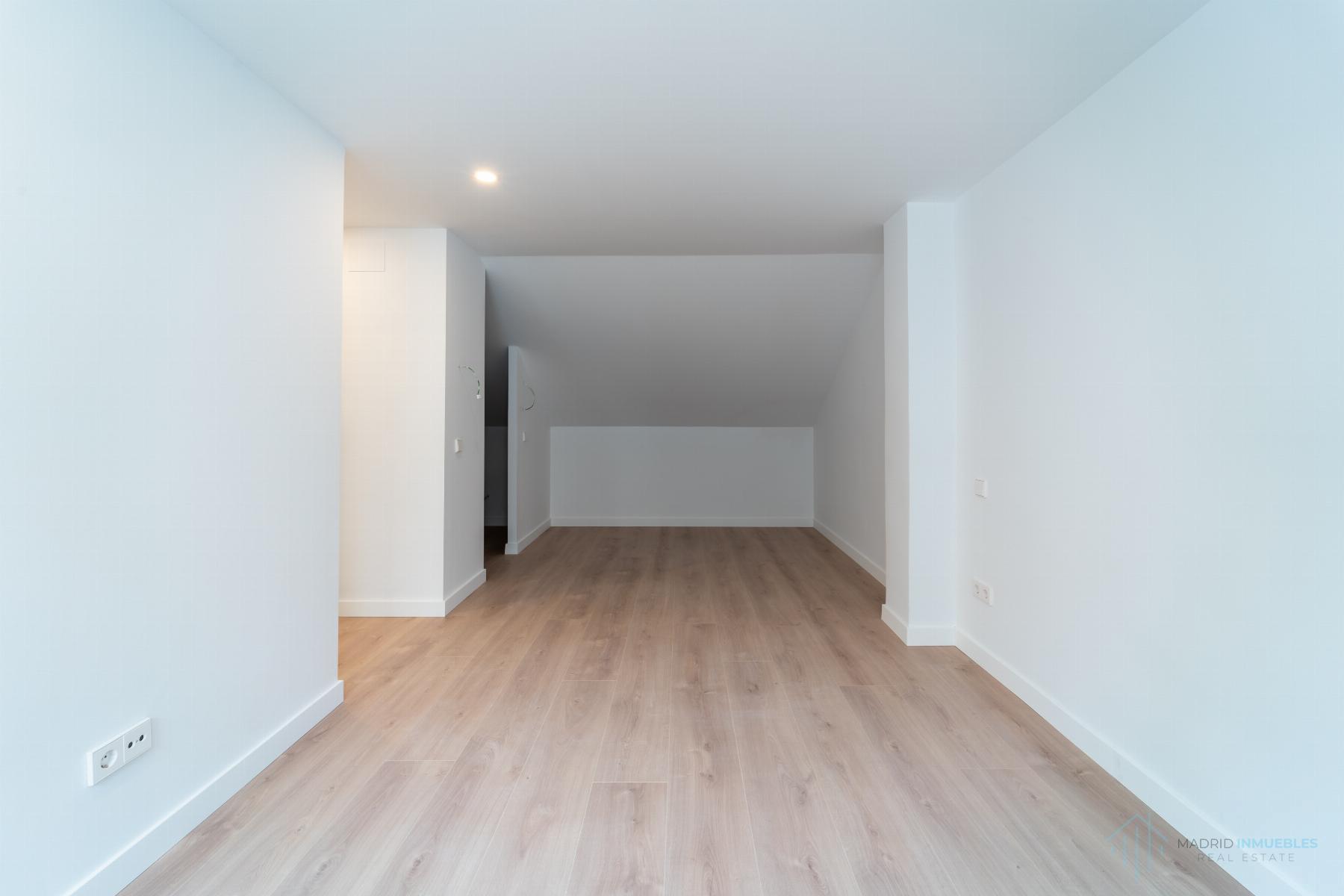 For sale of duplex in Madrid