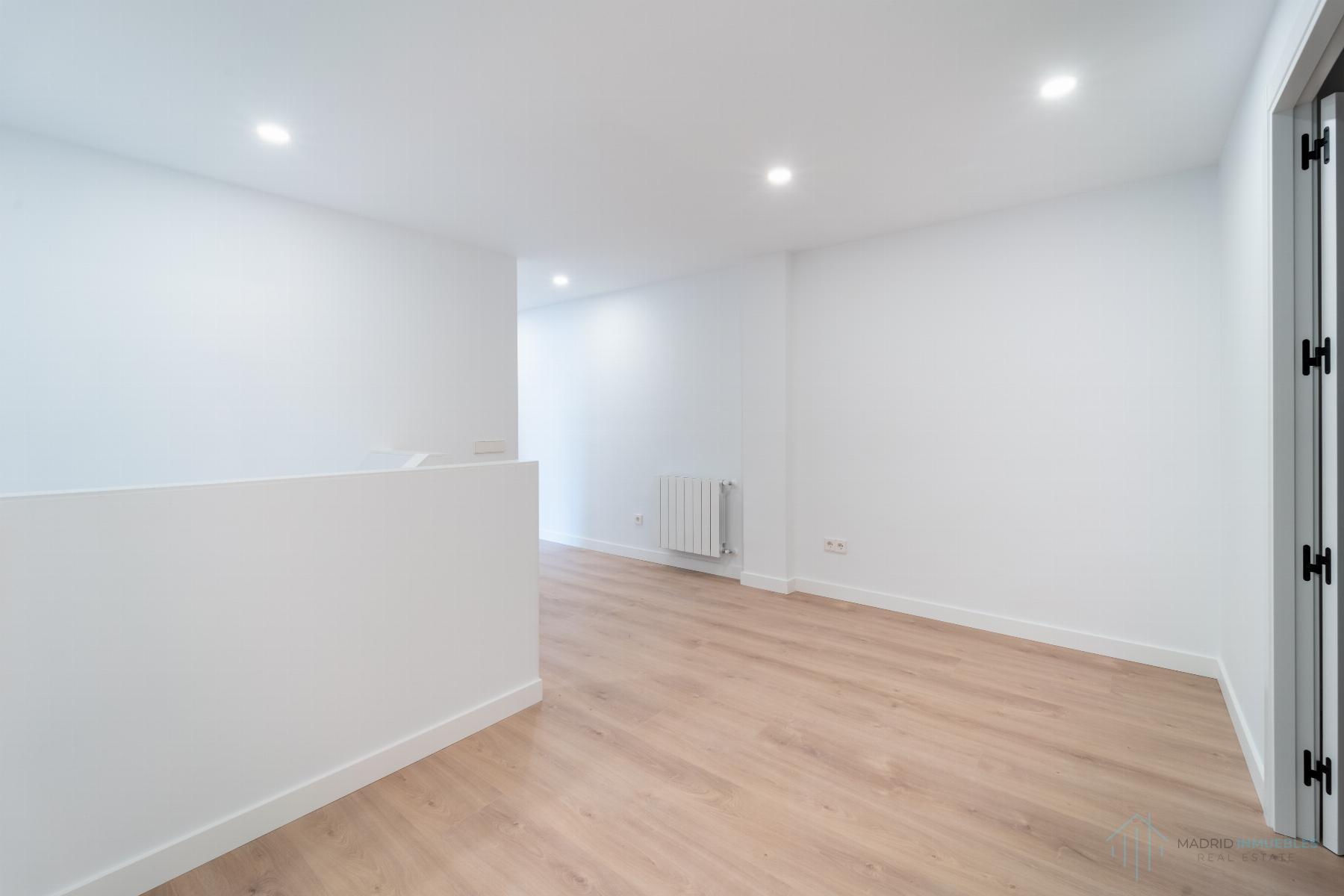 For sale of duplex in Madrid