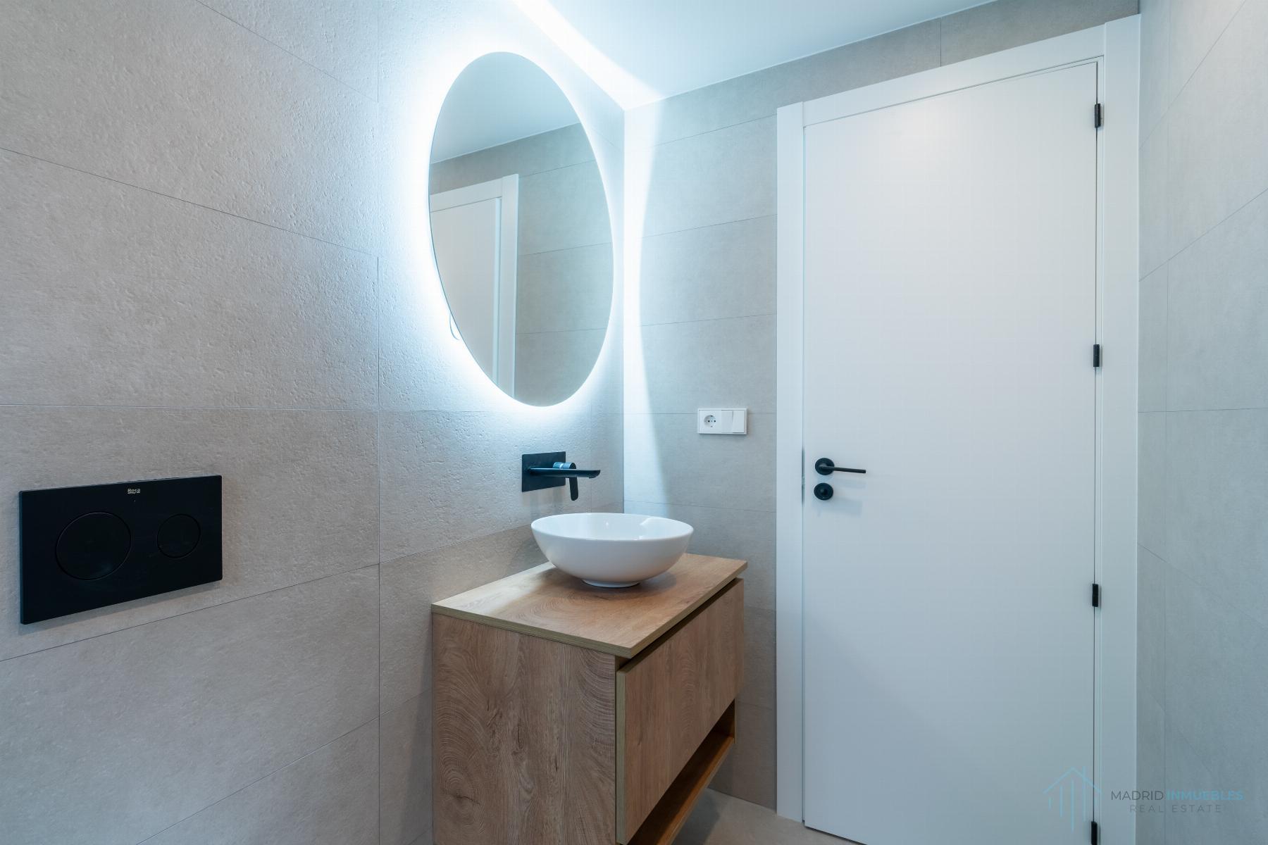For sale of duplex in Madrid