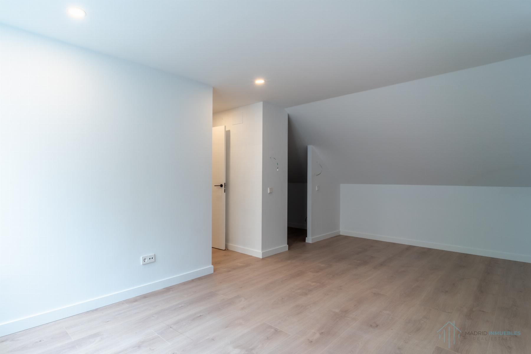 For sale of duplex in Madrid