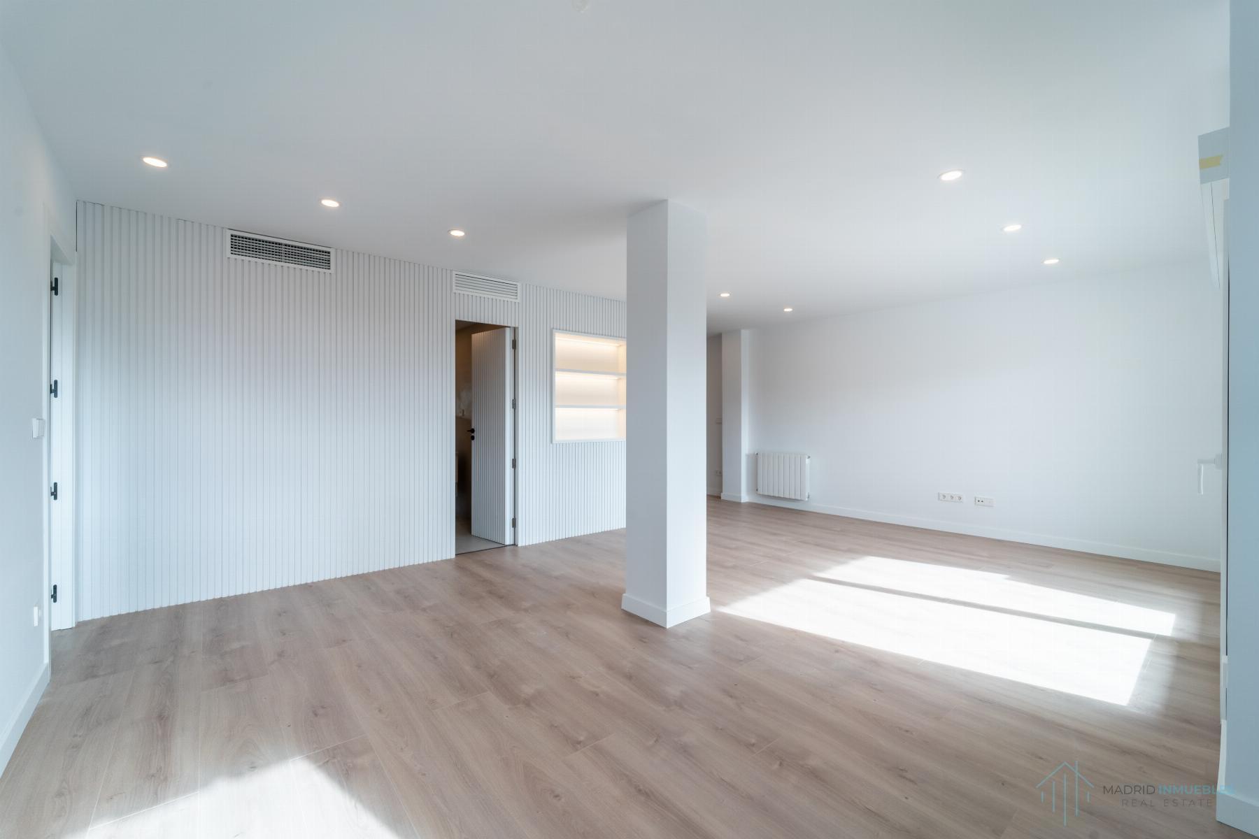For sale of duplex in Madrid