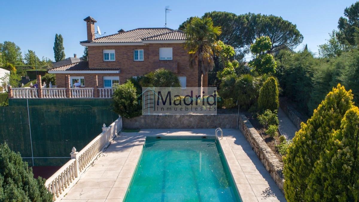 For sale of house in Boadilla del Monte