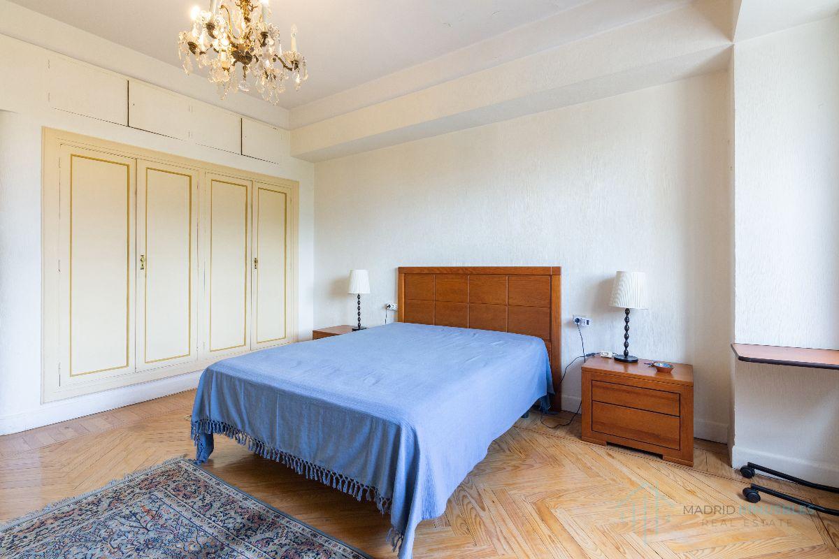 For sale of flat in Madrid