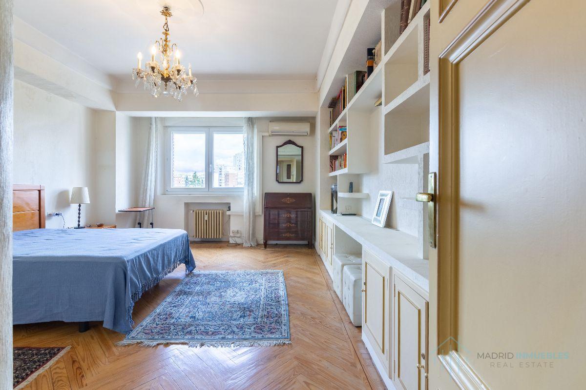 For sale of flat in Madrid