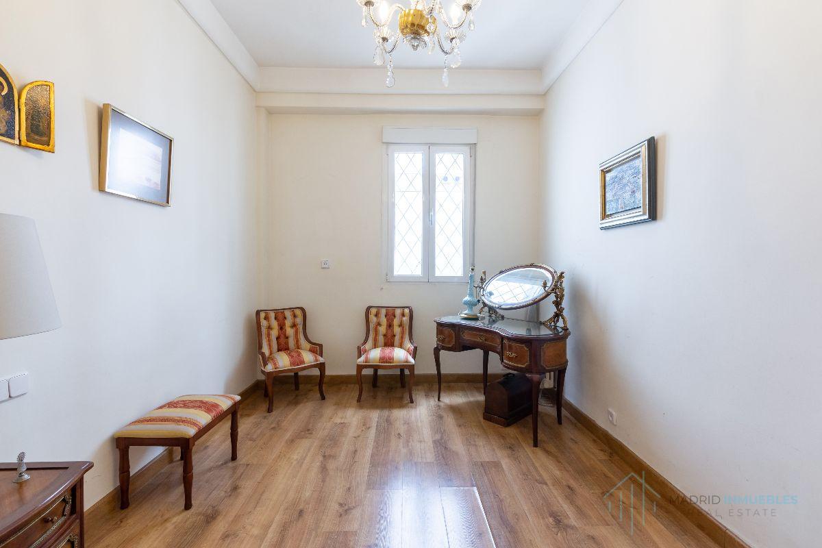 For sale of flat in Madrid