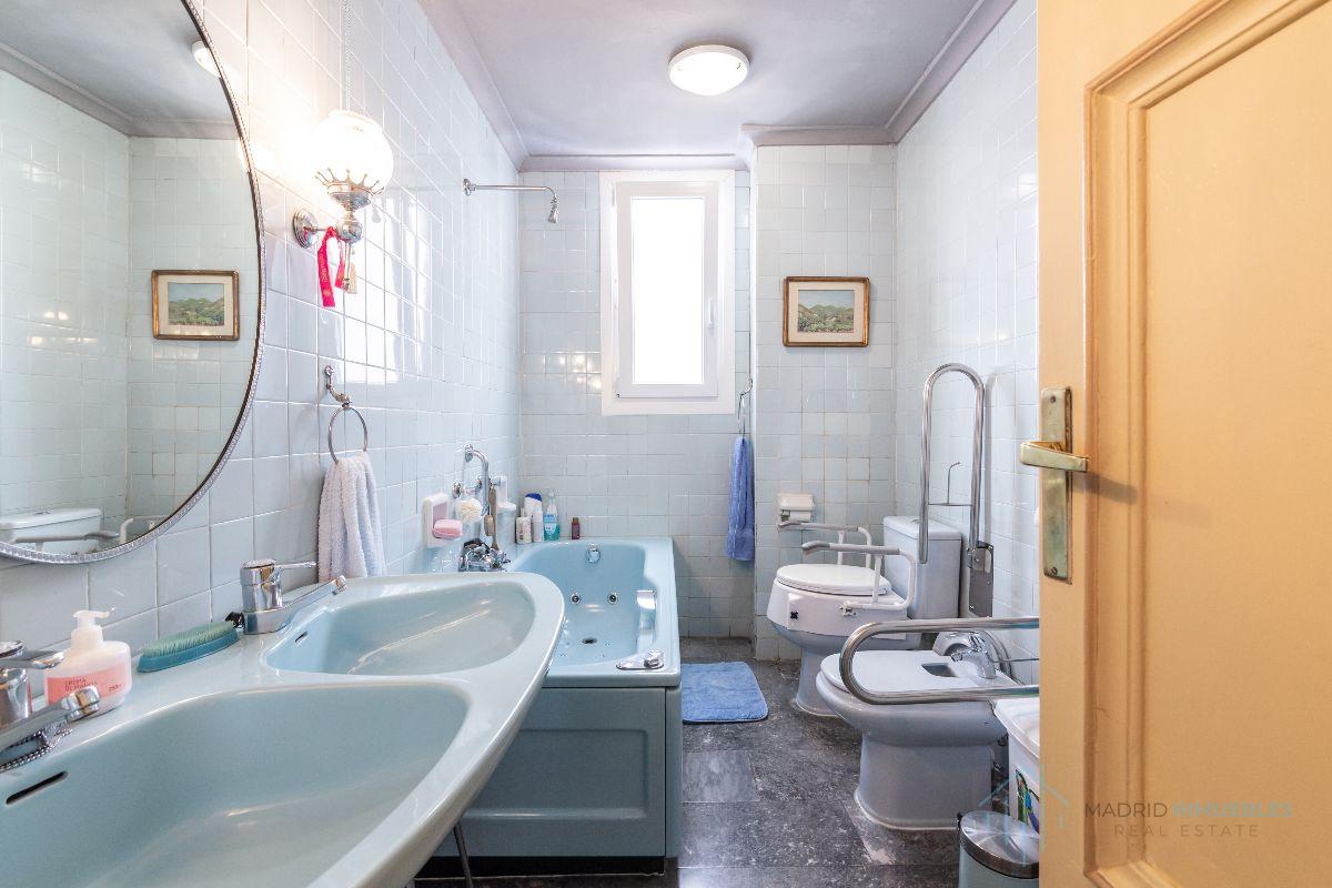 For sale of flat in Madrid