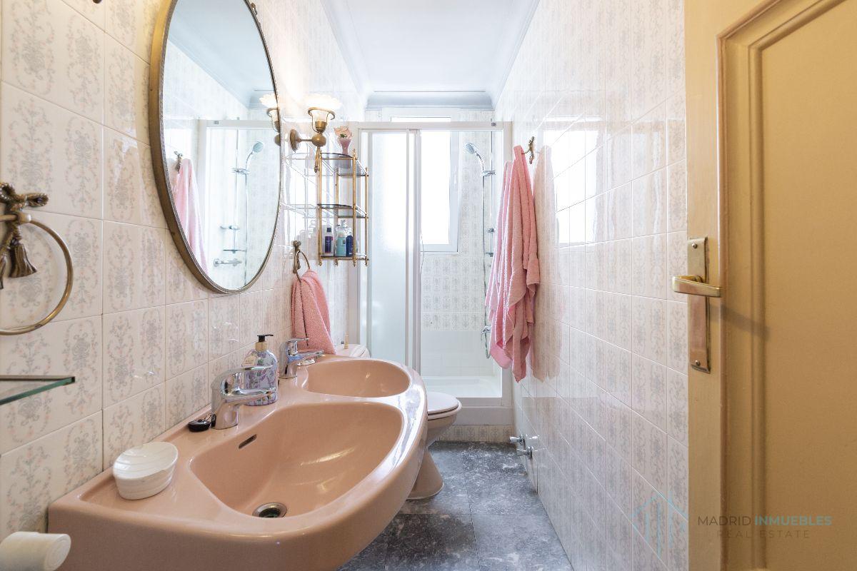 For sale of flat in Madrid