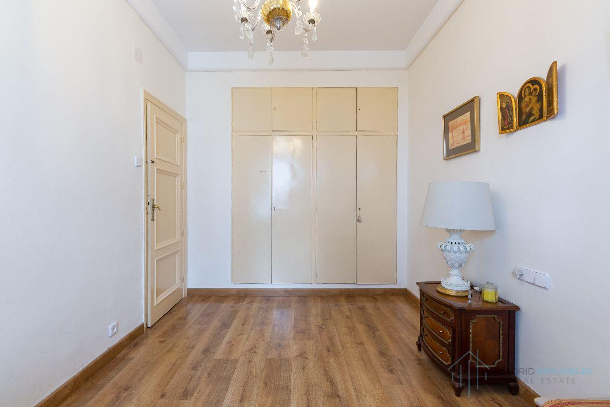 For sale of flat in Madrid