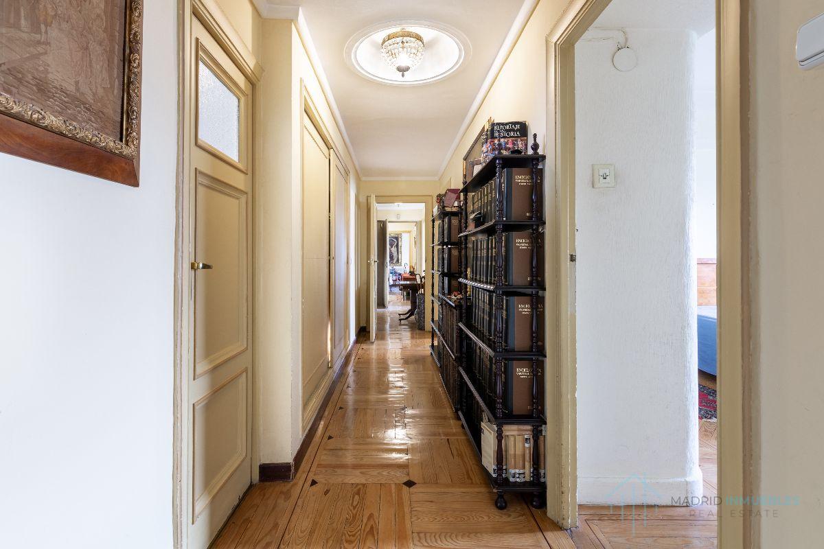 For sale of flat in Madrid