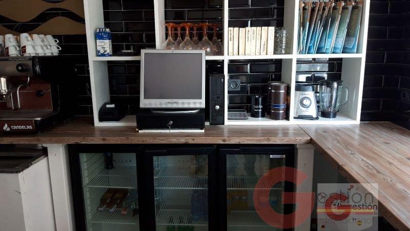 For sale of premises in Salobreña