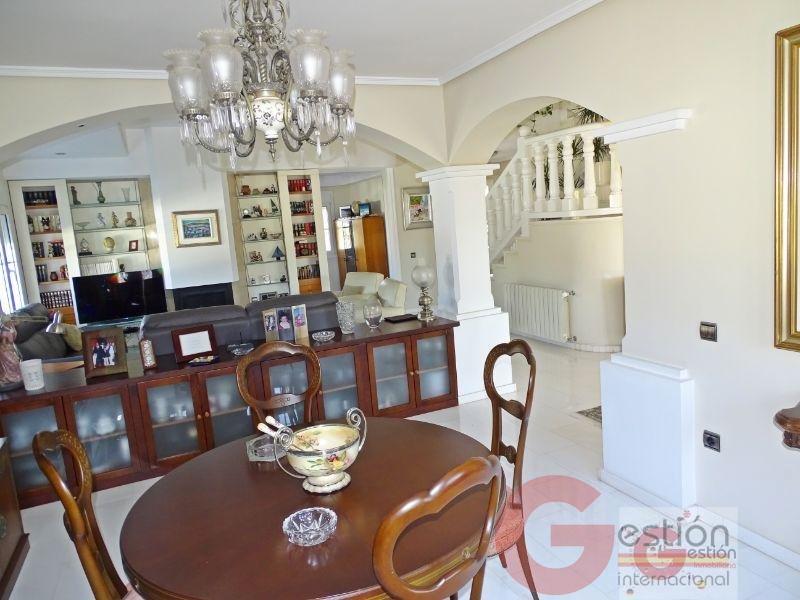 Venta de villa en Roquetas de Mar