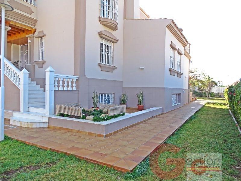 For sale of villa in Roquetas de Mar