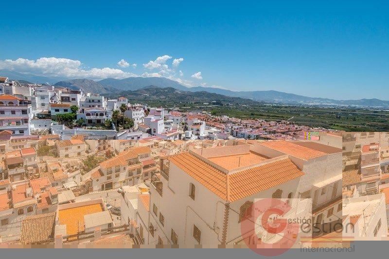 For sale of house in Salobreña