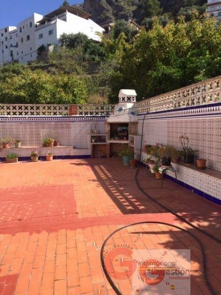 Venta de edificio en Otívar