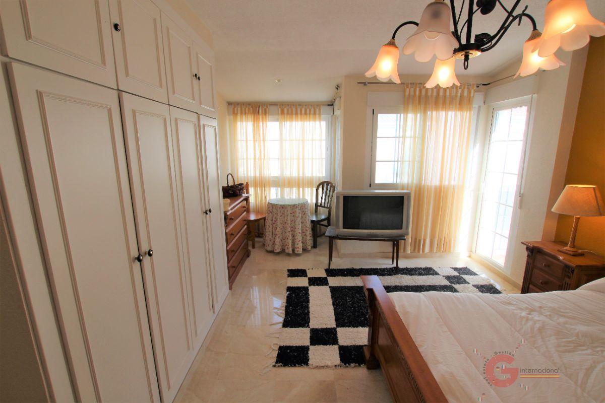 For sale of house in Calahonda