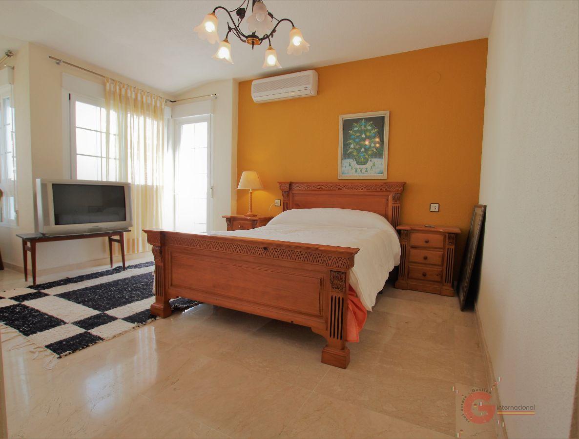 For sale of house in Calahonda