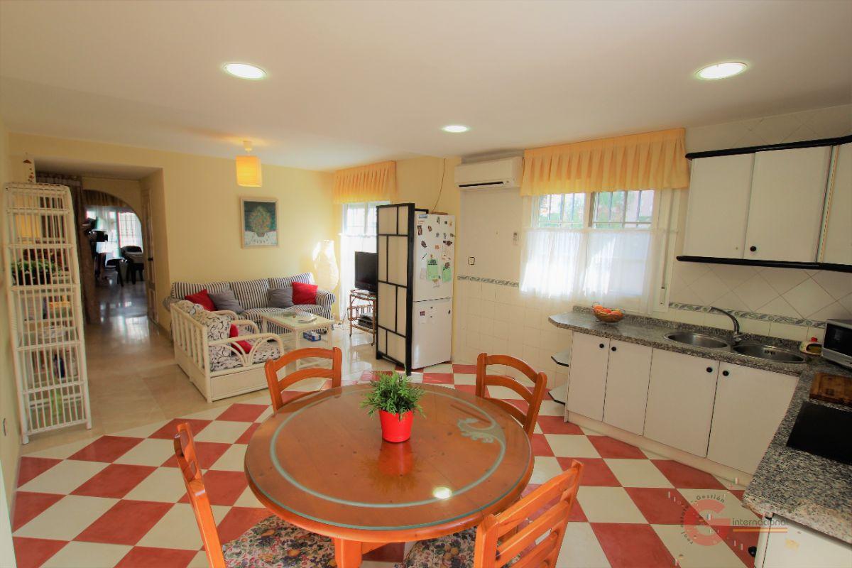 For sale of house in Calahonda