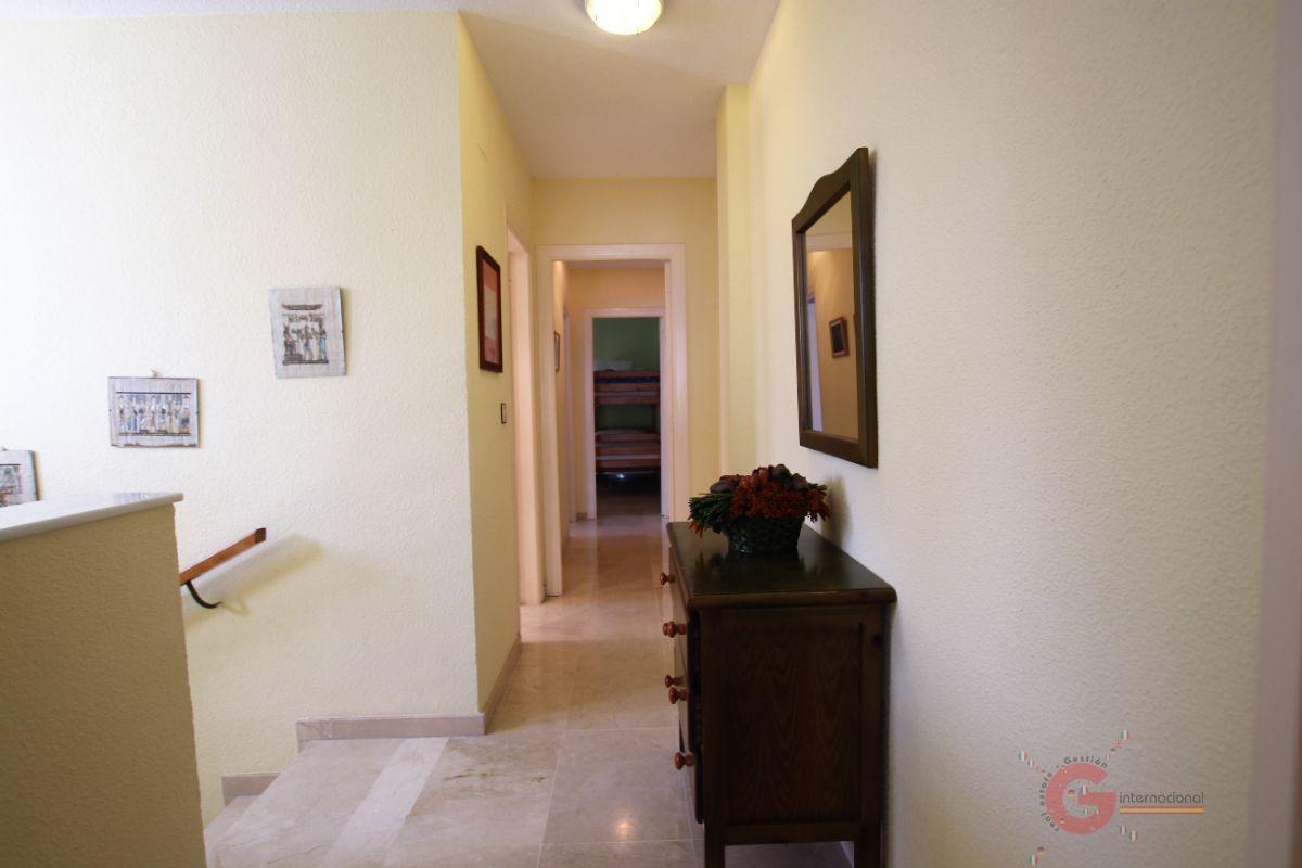 For sale of house in Calahonda