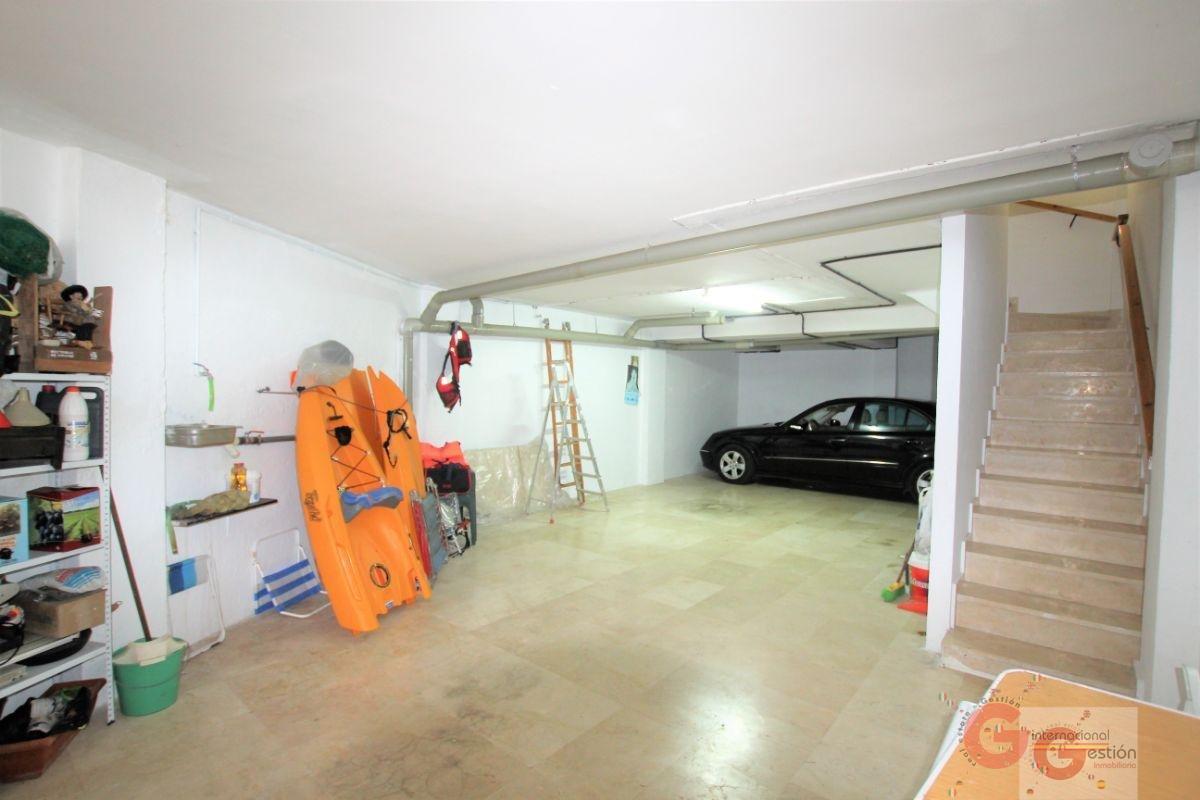 For sale of house in Calahonda