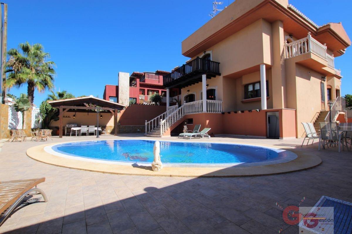 Venta de villa en Motril