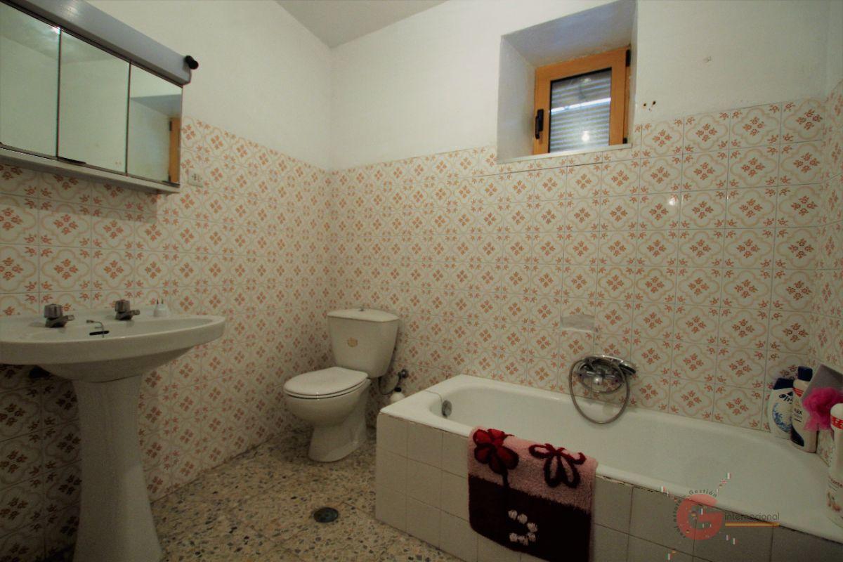For sale of house in Vélez de Benaudalla