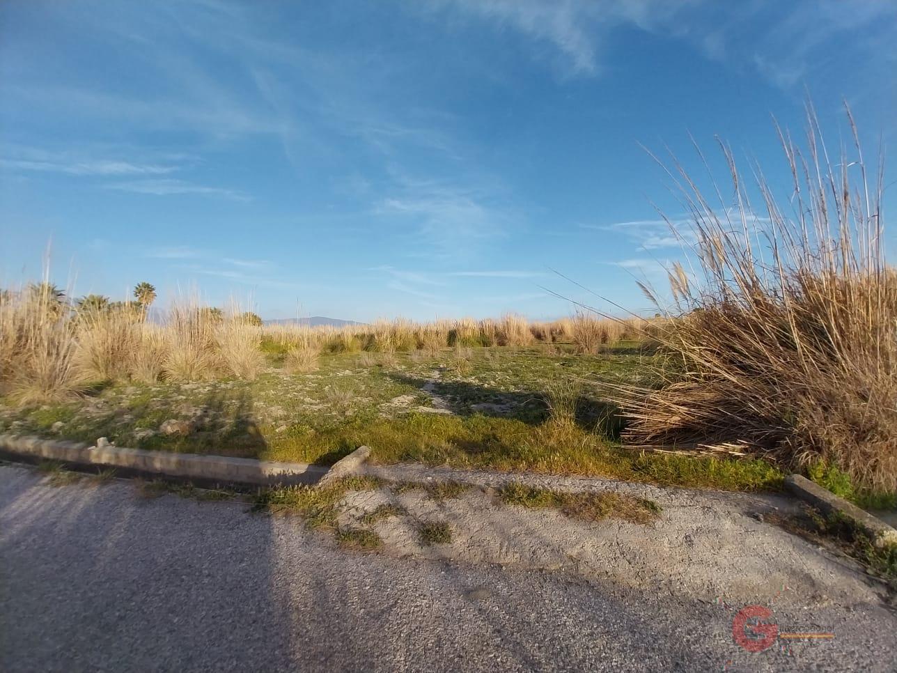 For sale of land in Salobreña
