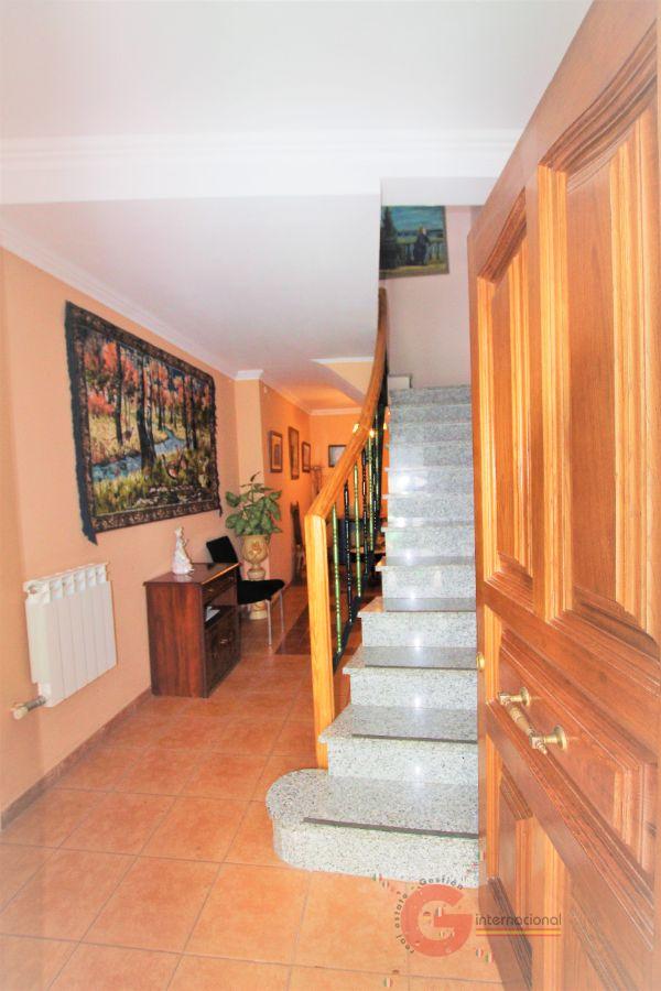 For sale of house in Lanjarón