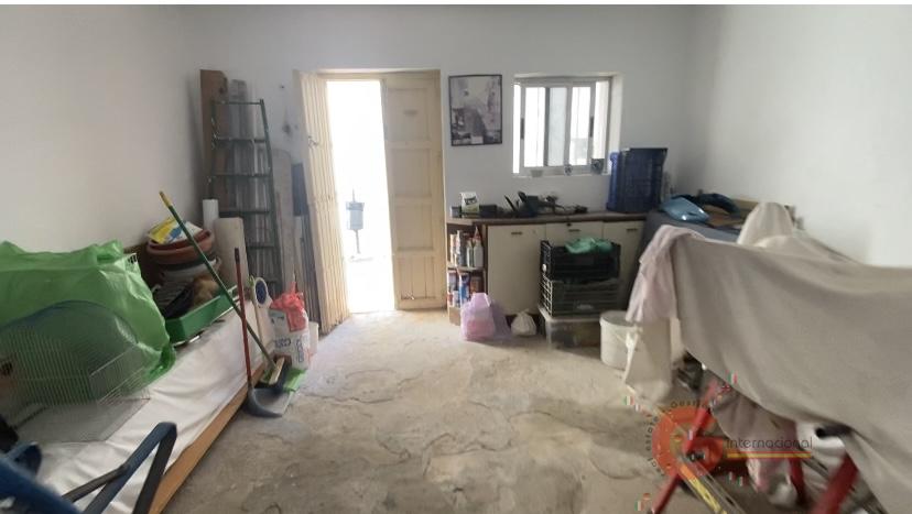 For sale of house in Almuñécar