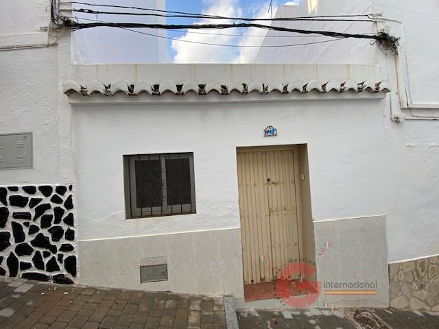 For sale of house in Almuñécar