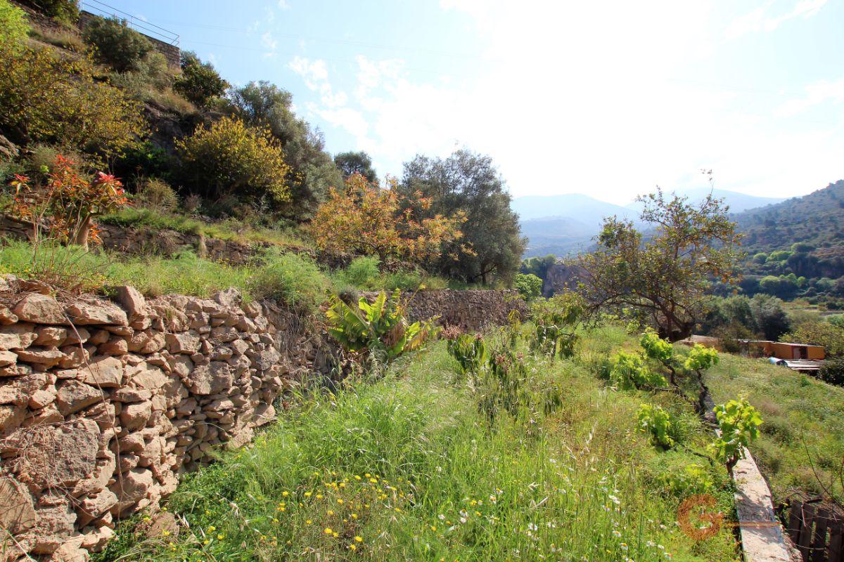 For sale of land in Vélez de Benaudalla