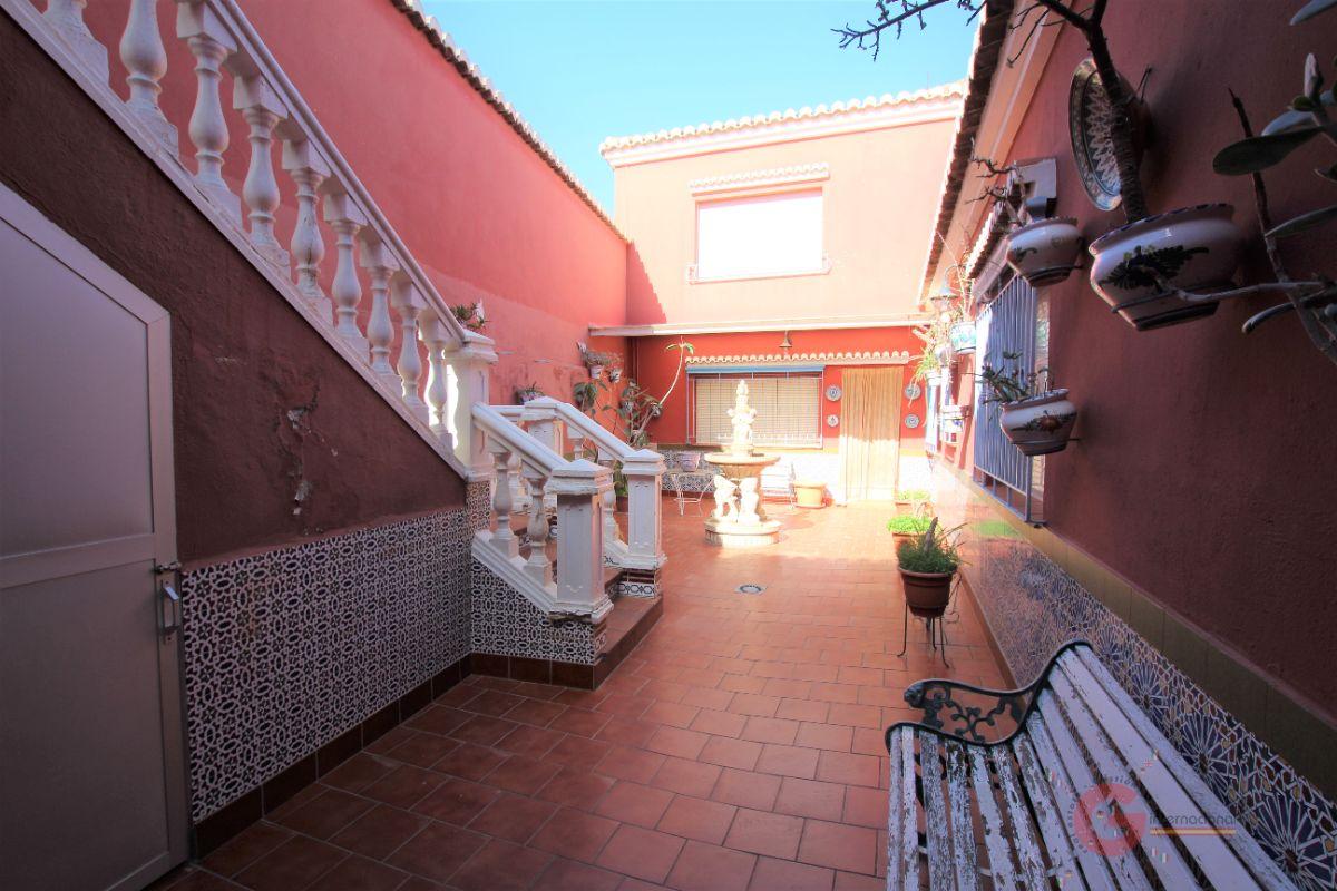 For sale of villa in Salobreña