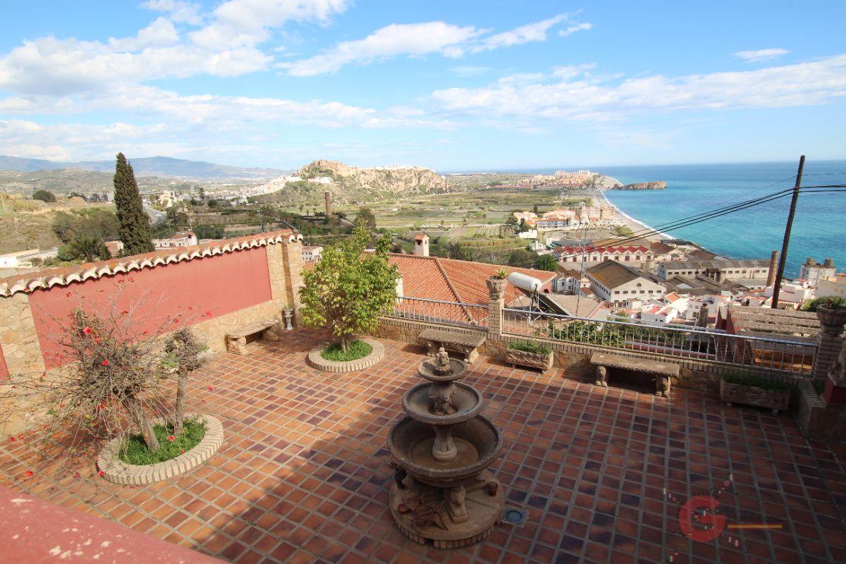 For sale of villa in Salobreña