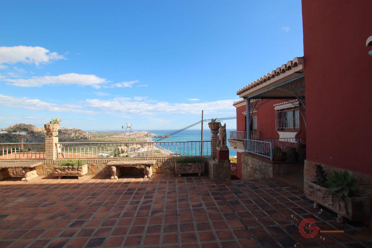 For sale of villa in Salobreña