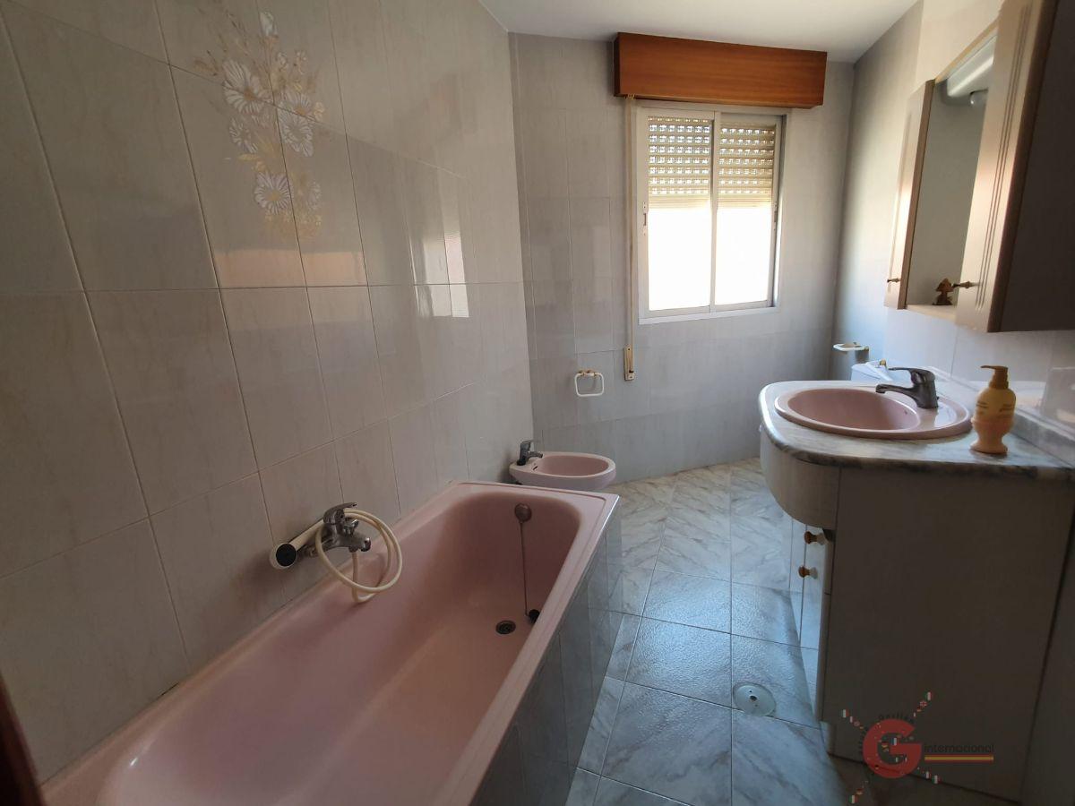 For sale of flat in Molvízar