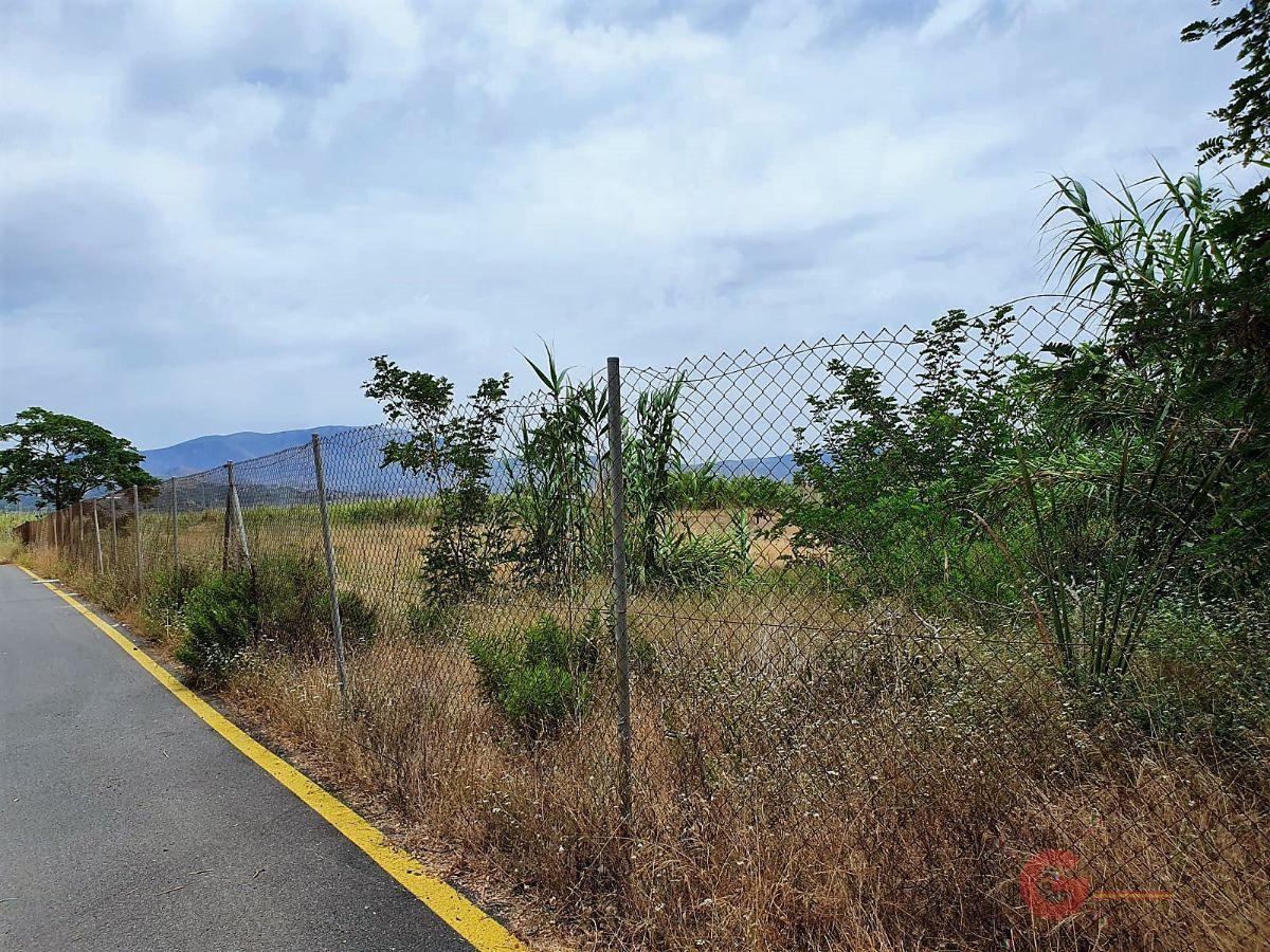 For sale of land in Salobreña