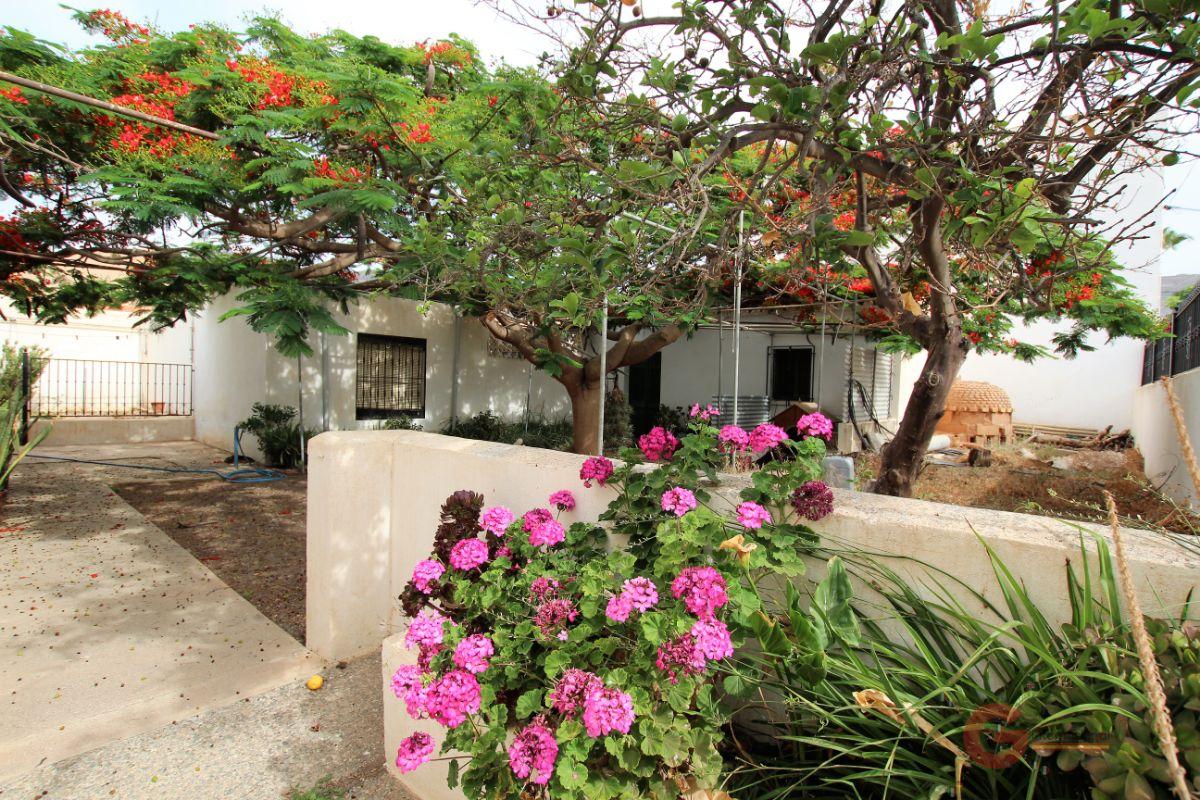 For sale of house in Carchuna